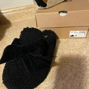 Uggh slippers brand new size 8 women’s